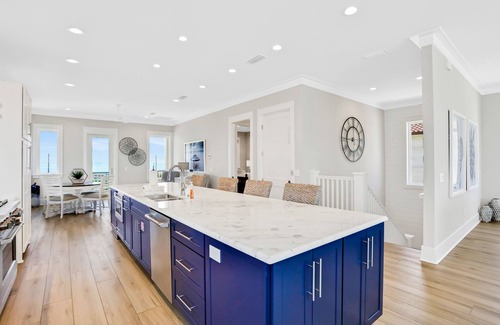 East End House | Scenic waterfront home with five bedrooms & easy beach access - dog-friendly