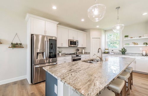Southside Rural Community House | Scenic Waterfront Views, Family Pool Retreat, Games !3min Tampa Bay Boat Launch!