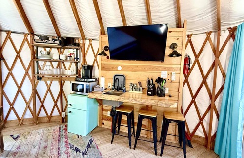 Orderville House | Scenic Yurt Near Zion & Bryce | Panoramic Views