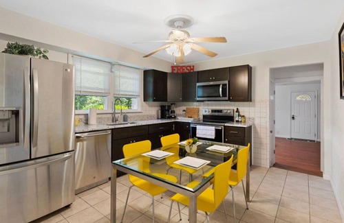 Imperial House | scent-free stay - spacious , big yard and safe neighborhood