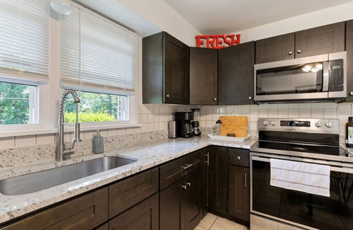 Imperial House | scent-free stay - spacious , big yard and safe neighborhood