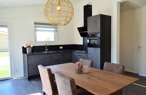 Gasthuis Villa | Schaelsbergerbosch - 2 Bathrooms, Fireplace and Garden Shed