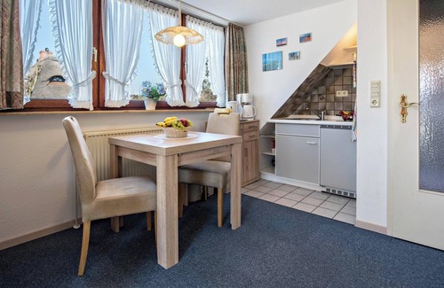 Wenningstedt-Braderup Apartment | "Schau-ins-Land Fewo Wenningstedt" near the Beach with Wi-Fi