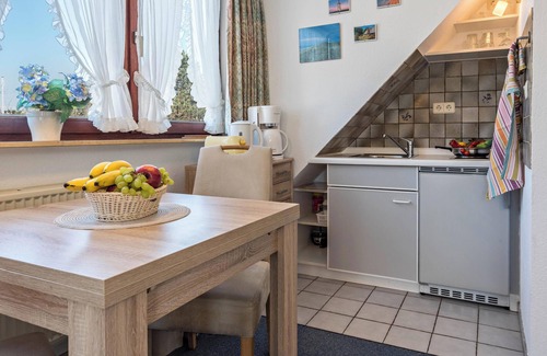 Wenningstedt-Braderup Apartment | "Schau-ins-Land Fewo Wenningstedt" near the Beach with Wi-Fi