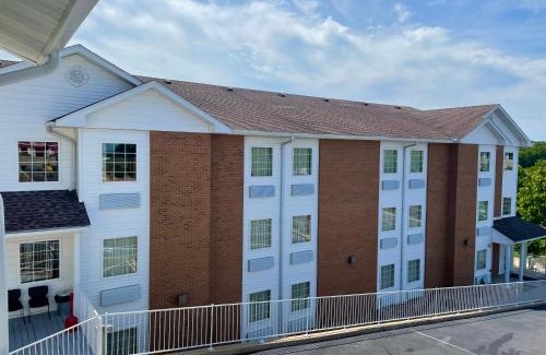 Osage Beach Hotel | Schmidt's Creek Hotel