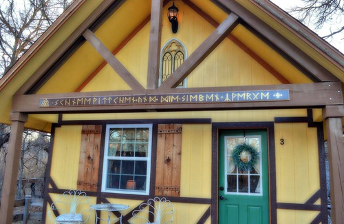 Fredericksburg Cottage | Schneewittchen Cottage (#3)