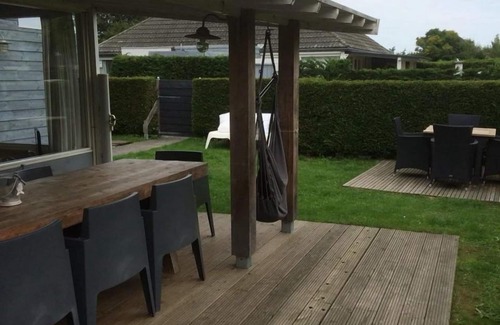 Breskens House | Schoneveld 163 of type Duinroos located at the Schoneveld holiday park a cosy and affordable holiday home. Duinroos is a charming holiday home with large windows that always give you the idea that you are in the garden.