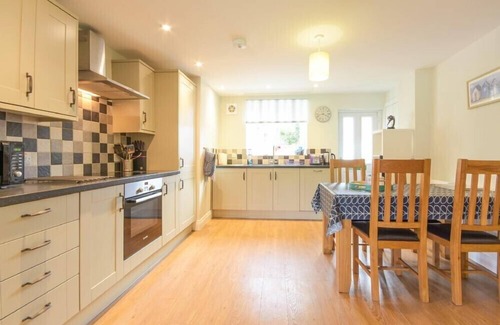 Alnmouth Cottage | SCHOONER COURT NO2, pet friendly, country holiday cottage in Alnmouth