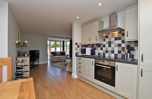 Alnmouth Cottage | SCHOONER COURT NO2, pet friendly, country holiday cottage in Alnmouth