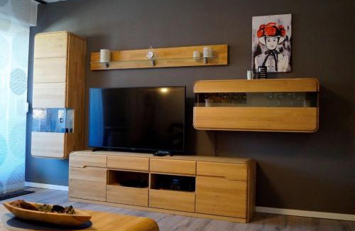 Schoenwald Apartment | Schwarzwald geht immer Fewo 60 qm mit großem Südbalkon, WLAN und Magenta TV