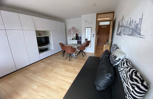 Schoenwald House | Schwarzwald mit Pool-ruhige Wohnung in Schönwald mit Sauna