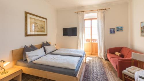 Altmuenster Bed & Breakfast | Schweizerhof am See