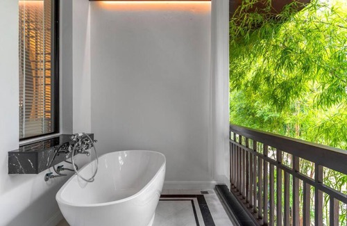 Su Thep Villa | Sclass 2 Luxe Pools Villa & Breakfast , city area