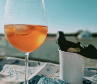 Fiumicino Boat Rental | Scoglietto Fiumicino, aperitivo e colazione incluse - bici comprese nel prezzo- barca a motore