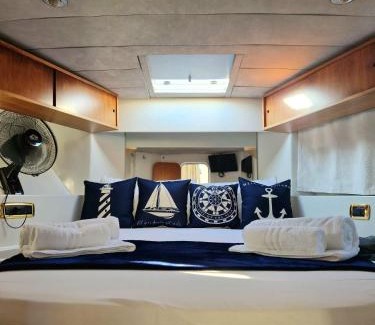 Fiumicino Boat Rental | Scoglietto Fiumicino, aperitivo e colazione incluse - bici comprese nel prezzo- barca a motore