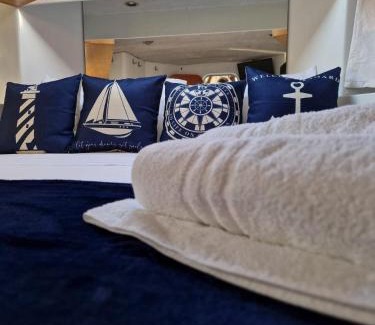 Fiumicino Boat Rental | Scoglietto Fiumicino, aperitivo e colazione incluse - bici comprese nel prezzo- barca a motore