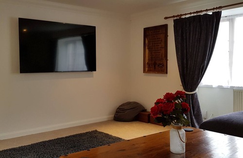 Scone House | Scone - Stylish family home!