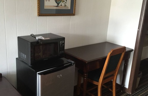Perry Hotel | Scottish Inn & Suites