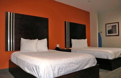 Humble Hotel | Scottish Inns 2 Queen Kitchenette, Affordable Stay and Free Parking