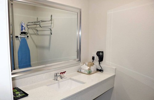 Humble Hotel | Scottish Inns 2 Queen Kitchenette, Affordable Stay and Free Parking