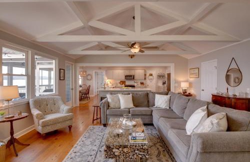 Groveoak House | Scottsboro Vacation Rental on Guntersville Lake!