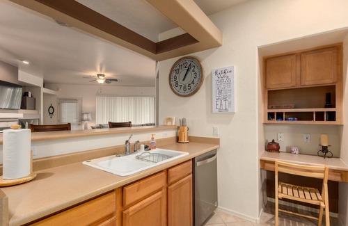 Central Scottsdale Condo | Scottsdale Condo Centrally Located with Heated Pool, Game Room and Gym