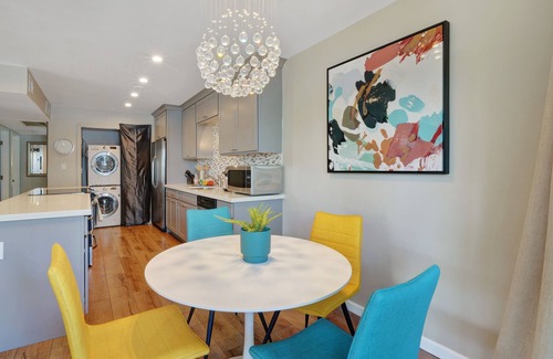 South Scottsdale Apartment | Scottsdale | Pool | Kitchen | 2 BR: Stylish Luxe!