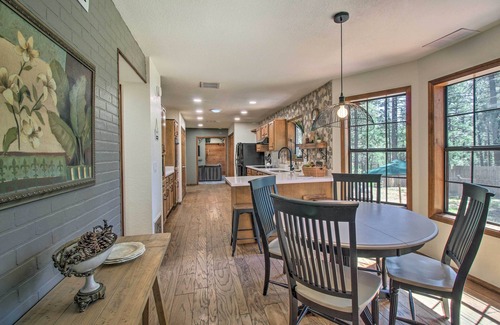Pinetop-Lakeside Cottage | Screened Porch, Fenced Yard: Lakeside Retreat!