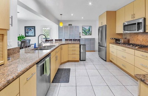 North Clairemont House | SD Family Oasis, Great Location, Hot Tub & BBQ!