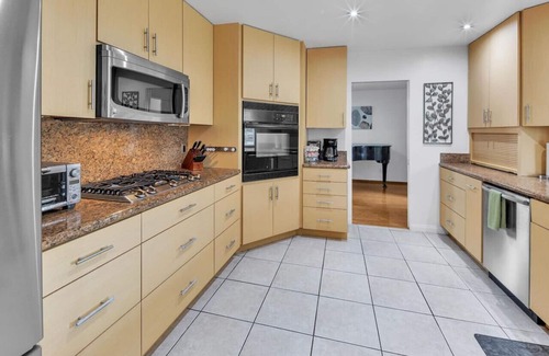 North Clairemont House | SD Family Oasis, Great Location, Hot Tub & BBQ!