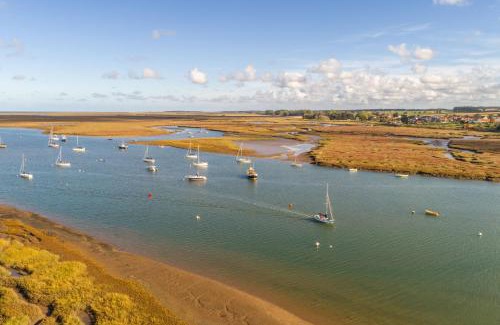 Deepdale House | Sea Aster