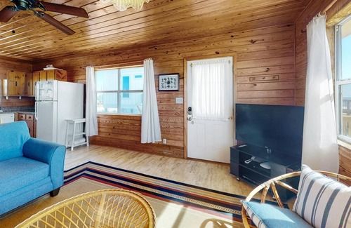 Fort Morgan House | Sea Breeze- Quaint 2 Bedroom Private Gulf Front home