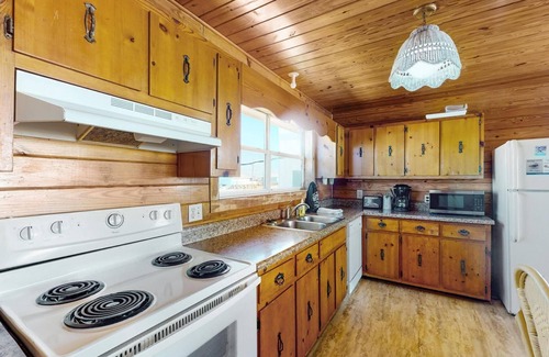 Fort Morgan House | Sea Breeze- Quaint 2 Bedroom Private Gulf Front home