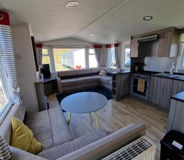 Aberystwyth House | Sea Breeze Retreat 2 Bedroom Pet Friendly Caravan in Clarach Bay