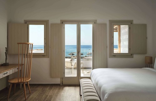 Perivolos Resort | Sea Breeze Santorini Beach Resort, Curio Collection Hilton
