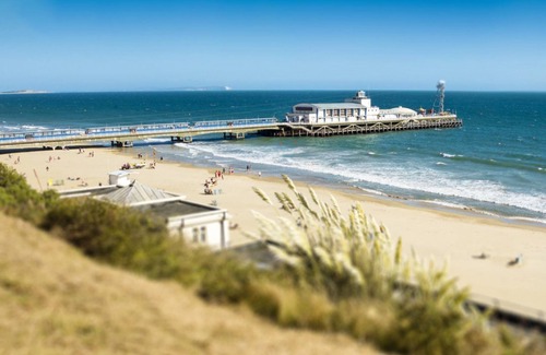 Bournemouth City Centre Apartment | Sea Breeze - with sea views