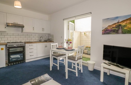 Crantock Cottage | SEA BREEZES, romantic, character holiday cottage in Crantock