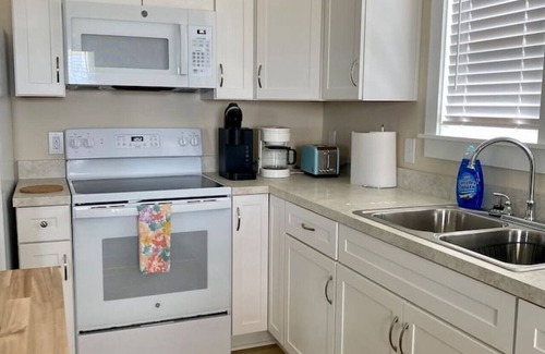 Kill Devil Hills Cottage | Sea Captain's Cottage 4; Oceanfront Cottage Court