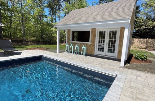 Brewster House | Sea Chalet: 042-B Gorgeous Heated Saltwater Pool, Hot Tub, Gas Fire pit, Game Room