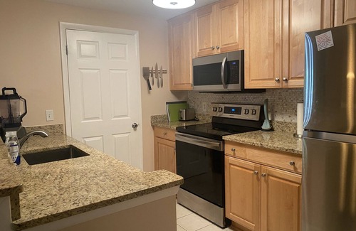Bethany Beach Condo | Sea Colony 2 BR, Screened Porch, Steps to Pool, Pickleball, Tennis