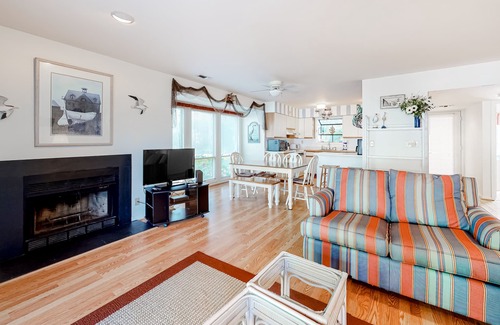 Bethany Beach Condo | Sea Colony Tennis 1st-floor condo with tennis court, gym, & sauna