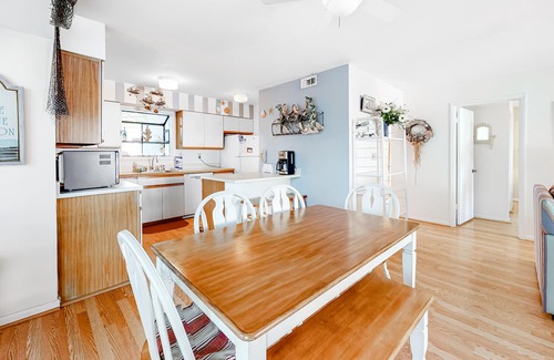 Bethany Beach Condo | Sea Colony Tennis 1st-floor condo with tennis court, gym, & sauna