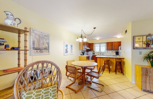 Bethany Beach Condo | Sea Colony Tennis 1st-floor condo with pools, gym & private beach