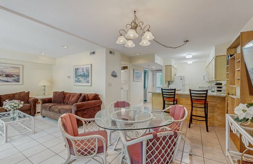 Bethany Beach Condo | Sea Colony Tennis 1st-floor condo with gym, sauna, & tennis court
