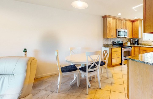 Bethany Beach Condo | Sea Colony Tennis 1st floor condo w/free WiFi, gym, and basketball court