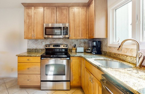 Bethany Beach Condo | Sea Colony Tennis 1st floor condo w/free WiFi, gym, and basketball court
