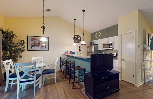 Bethany Beach Condo | Sea Colony Tennis 1st-floor condo with balcony, gym, & pool