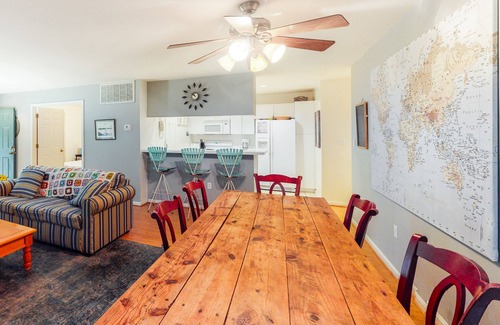 Bethany Beach Condo | Sea Colony Tennis 1st-floor condo with basketball court & tennis court