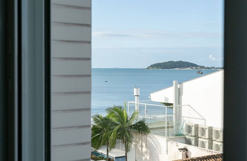 Cachoeira do Bom Jesus Apartment | SEA FRONT | Balcony with Barbecue grill #CHA06