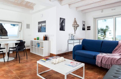 Santa Maria del Focallo Villa | Sea front modern house